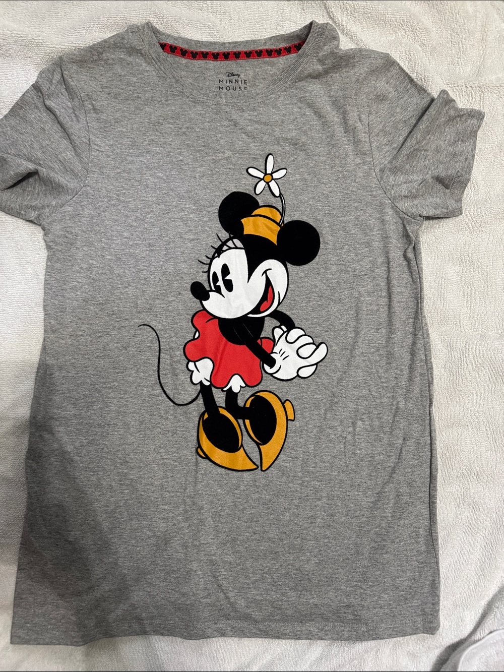 Women’s velvet Minnie Mouse tee